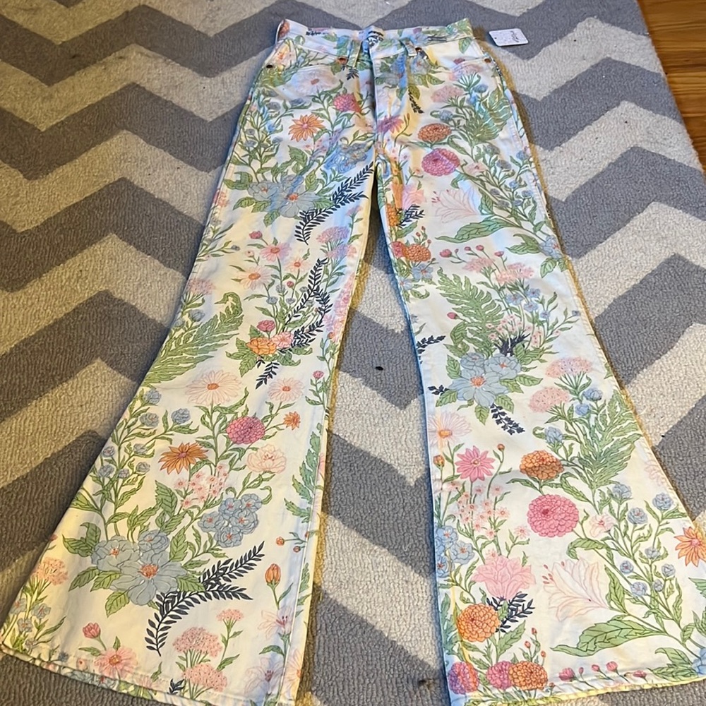 NWT Free People Wrangler flower denim pants. Size 25 S